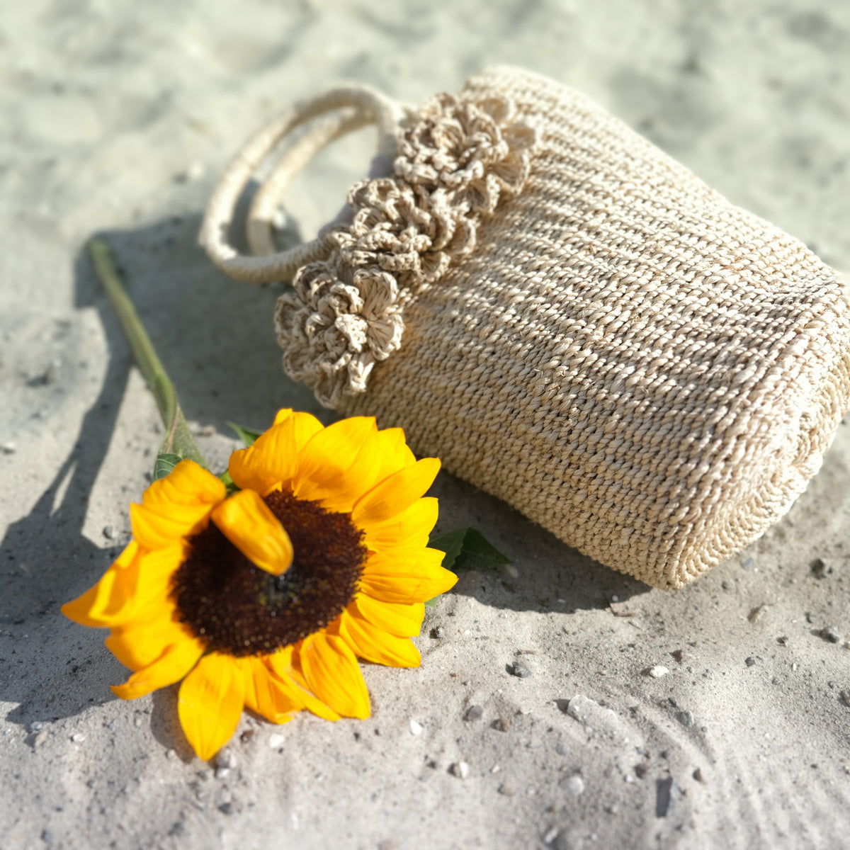 Agnes | Woven Bucket Bag with Ring Handle and Flowers | Handcrafted Abaca Bag